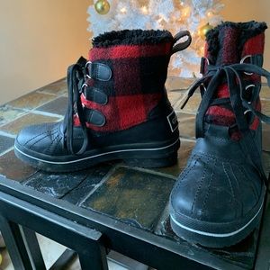 Guess winter boots